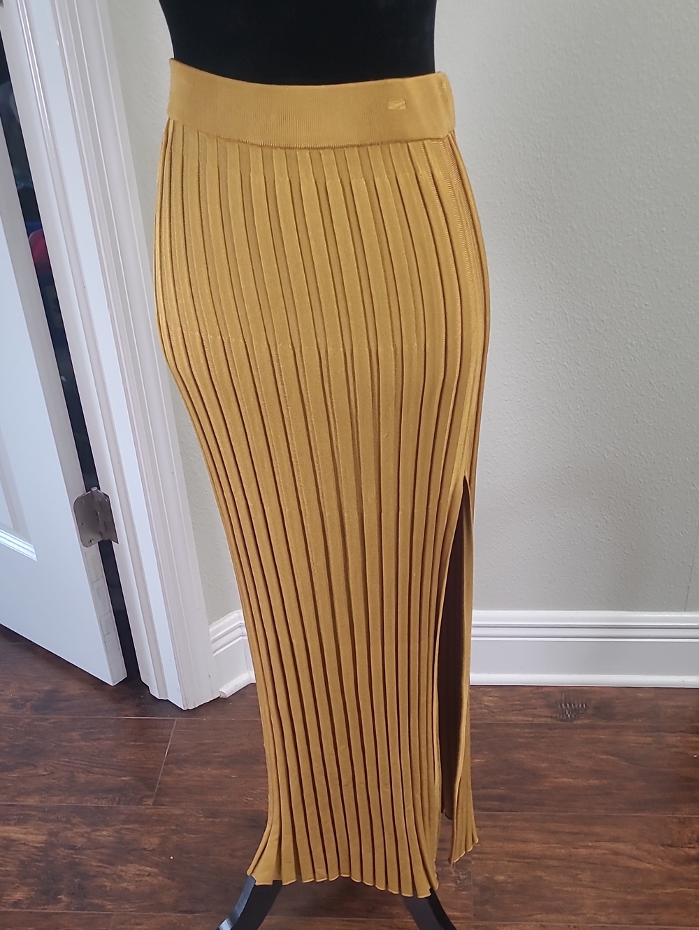 Zara Mustard Ribbed Maxi Skirt with Side Slit Viscose Size Small Stretchy